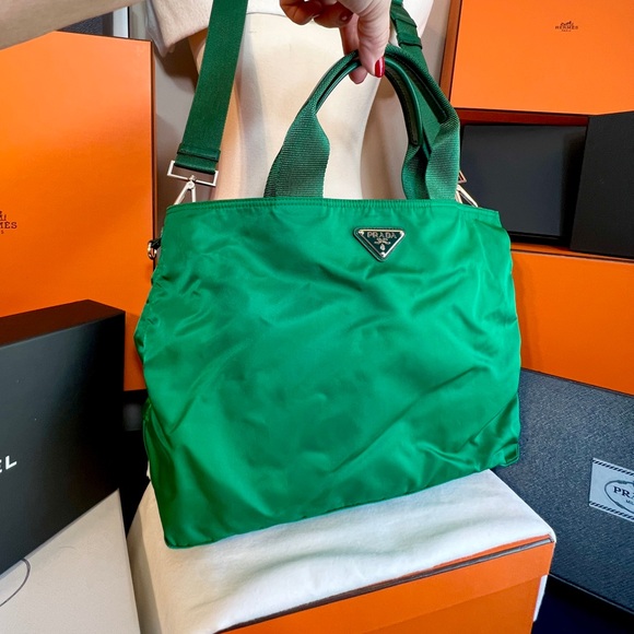 Prada AUTHENTIC Emerald Green Nylon bag with saffiano leather accents. NEW!! - Picture 4 of 15